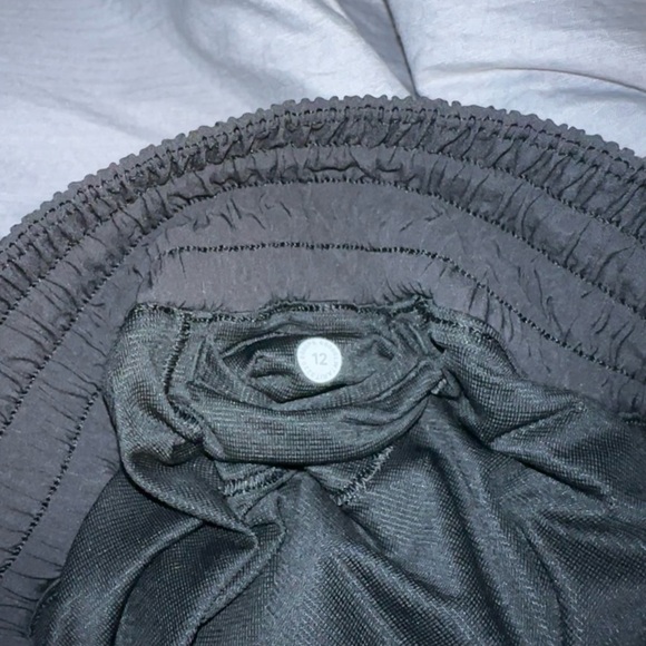 Lululemon Hotty Hot Shorts Size 12 Black 4” inseam - Picture 6 of 6
